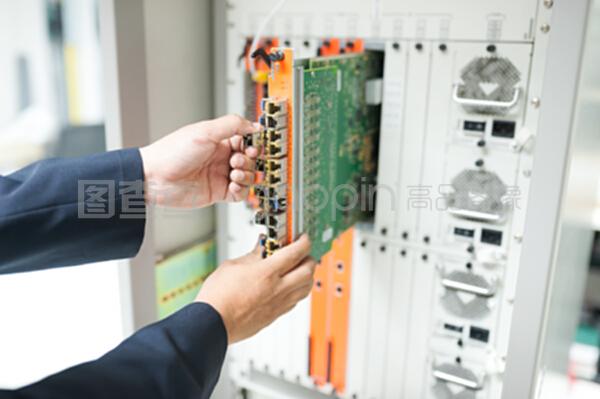 數據中心網絡開關安裝與維修實戰指南
